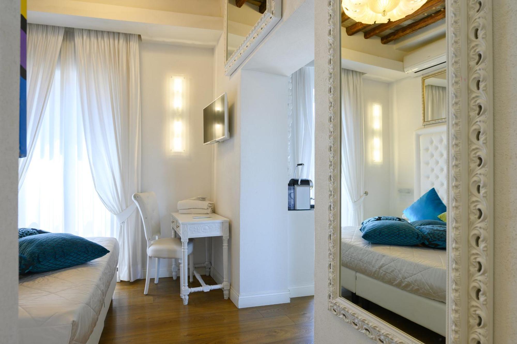 Domus Spagna Frattina Rome Room photo